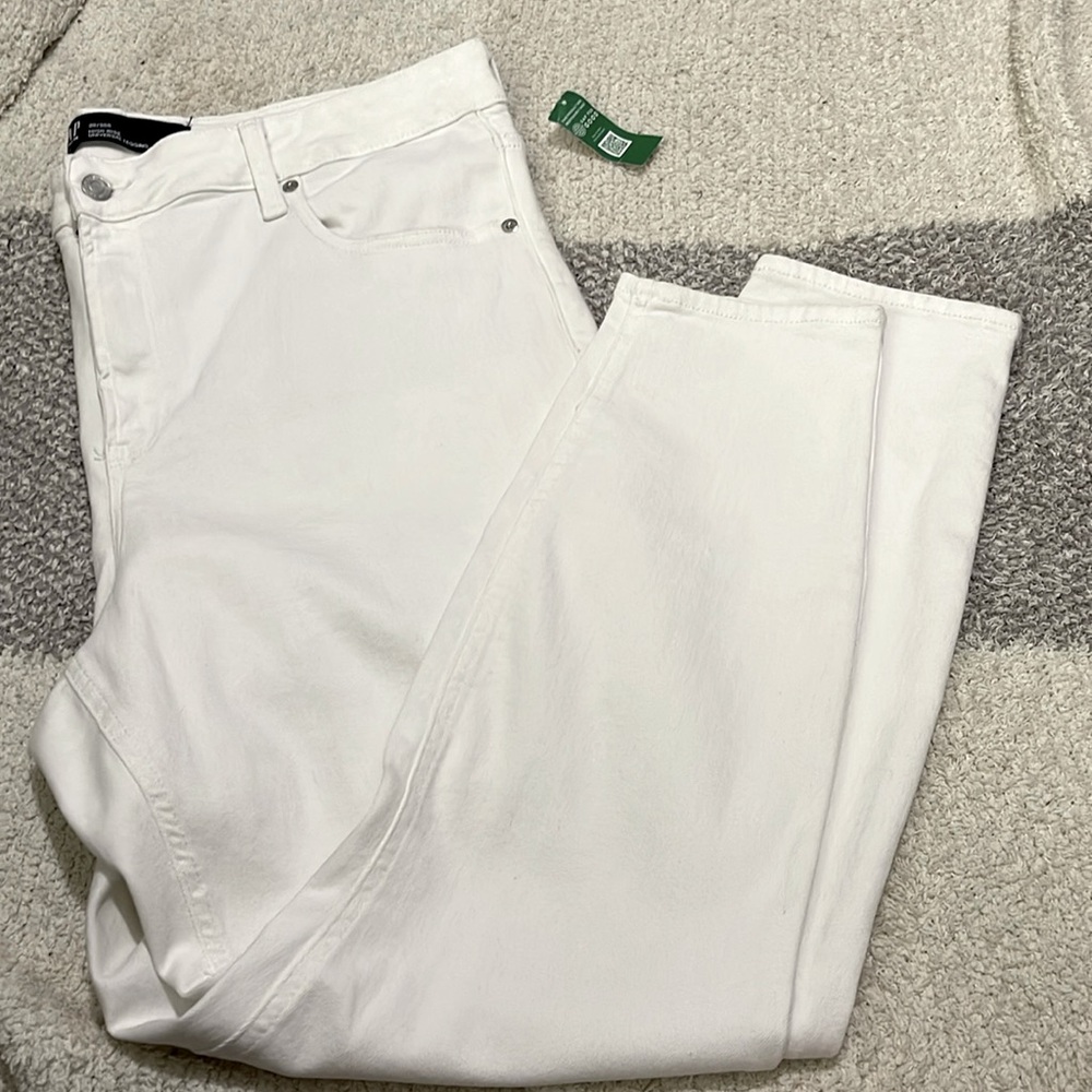 NWT- GAP- 20/35. Universal Legging
